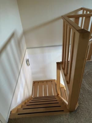 Houten trap met kwartslag links | hoogte 250-255 cm