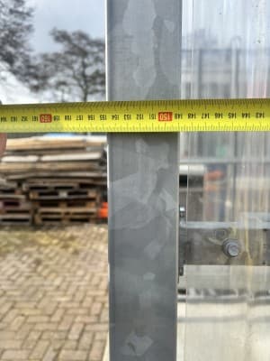 Abri rokershok / Overkapping op betonplaat (open voorzijde)